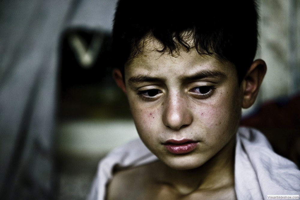 0030_zoriah-photojournalist-war-photographer_zoriah_photographer_iraq_irak_boy_fear_war_raid_army_us_military