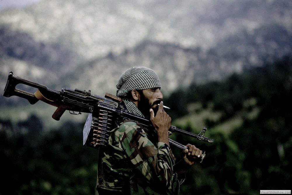 0032_zoriah-photojournalist-war-photographer_zoriah_photojournalist_photographer_afghanistan_afghan_national_army_soldier_patrol_pakistan