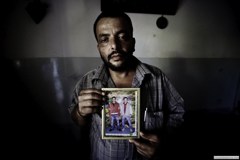 0070_zoriah-photojournalist-war-photographer_zoriah_photojournalist_photographer_west_bank_palestine_father_death_shooting_portrait_killing_idf_border_police_israel