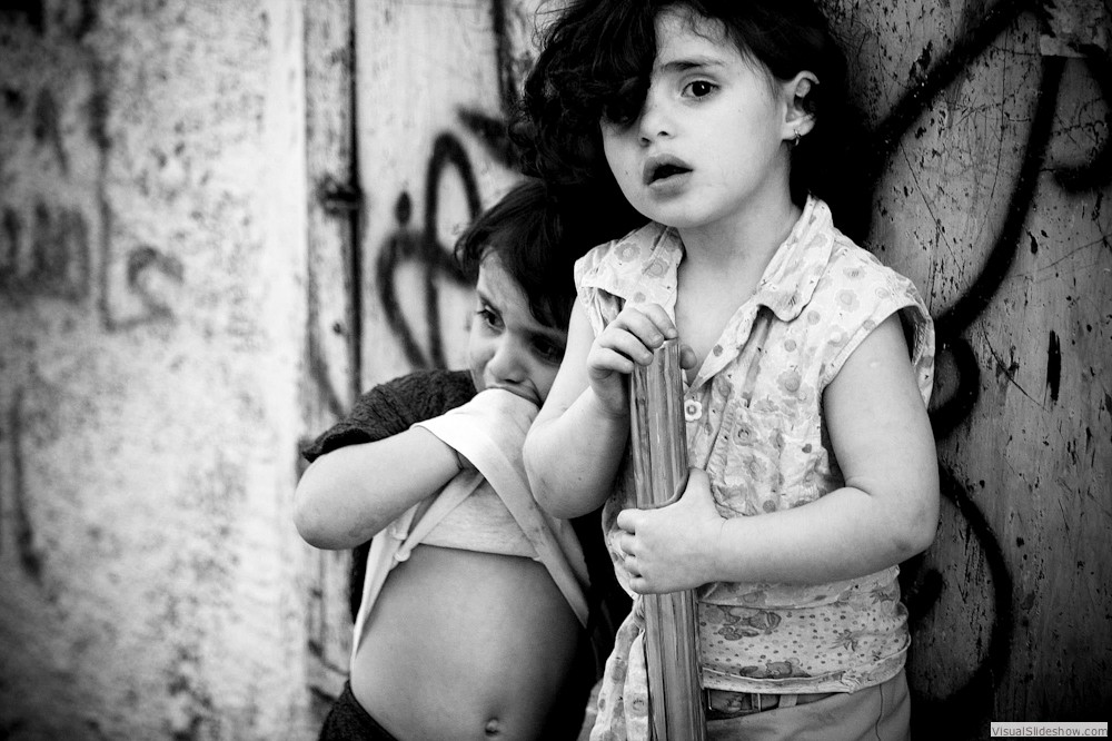 0085_zoriah-photojournalist-war-photographer_zoriah_photojournalist_photographer_west_bank_palstine_children_fear_slum_camp_refugee